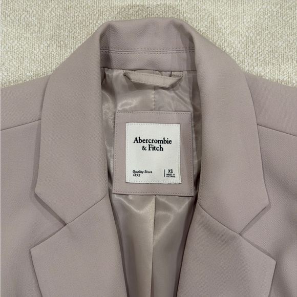 Abercrombie & Fitch Beige Cropped Blazer - Picture 4 of 4